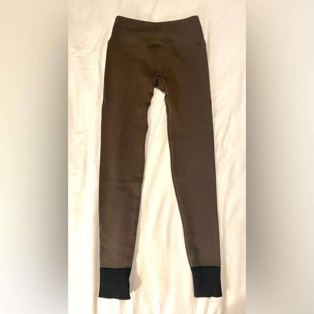 FABLETICS ribbed leggings ultra soft. Green with black bottom detailings